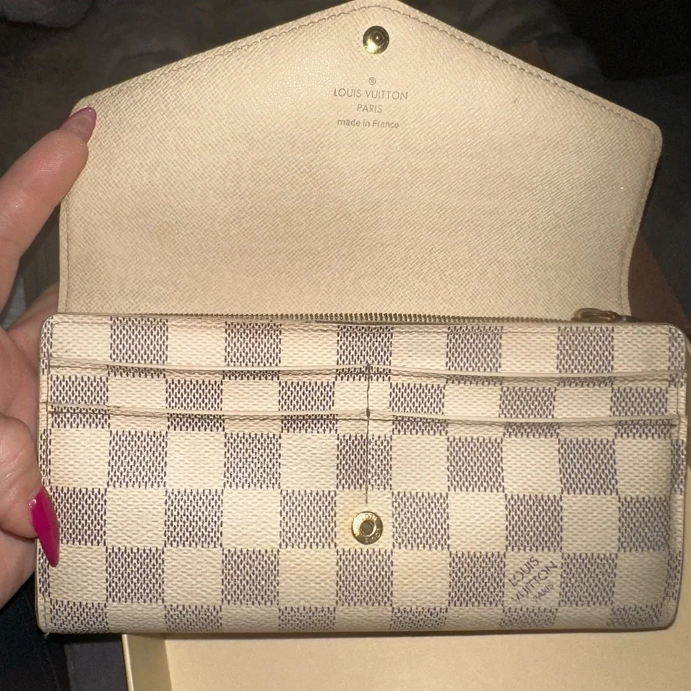 Authentic Louis Vuitton Sarah Wallet